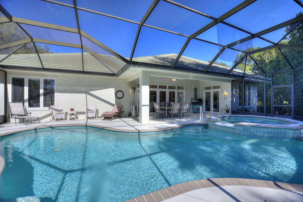Florida sunroom and pool professional real estate photographys sells